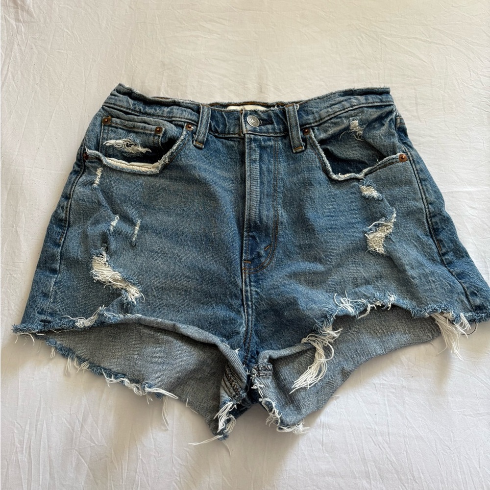 Abercrombie & Fitch - The Mom Short High Rise